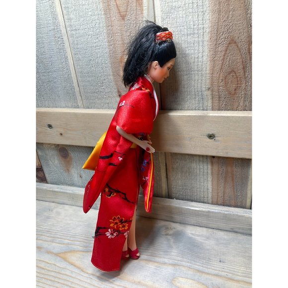 Rare Vintage 1984 Dolls of the World Japan Barbie Doll with shoes complete outfi - Picture 4 of 8